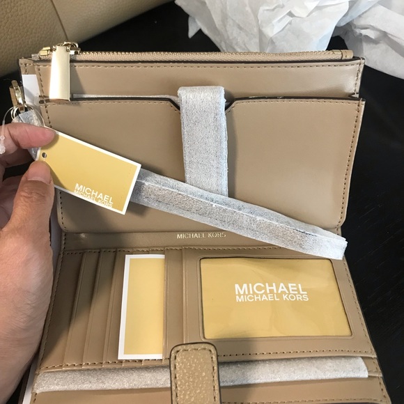 Michael Kors Bedford Medium Tote Handbag and Wallet - Picture 10 of 15